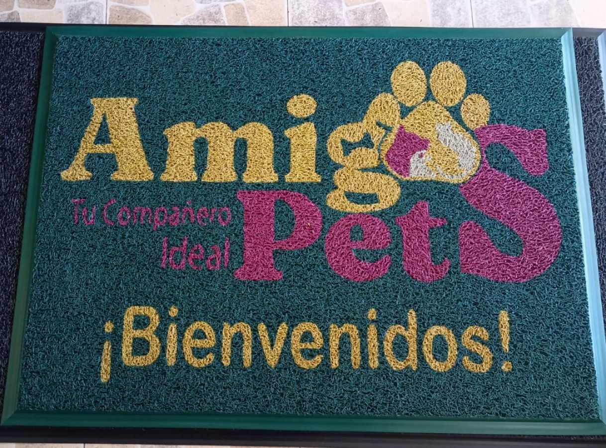 Tapete personalizado Amigos Pets — Mascotas & Hogar